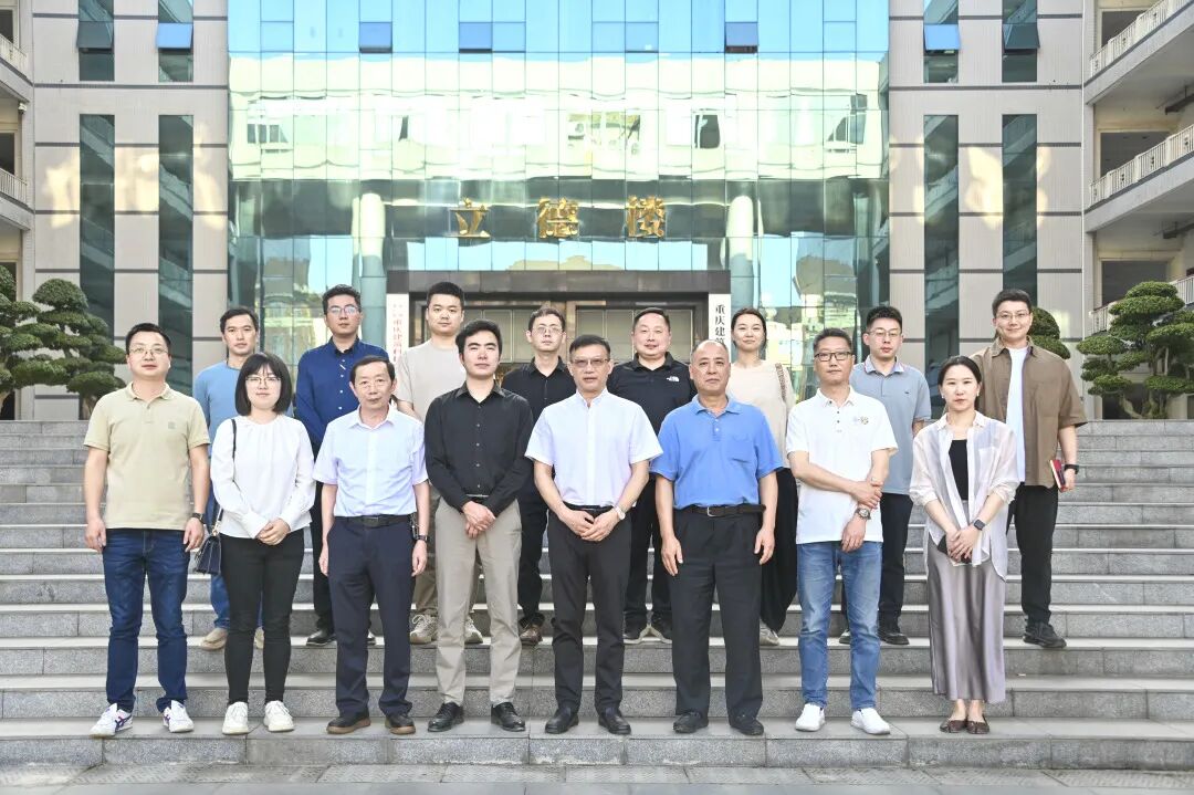 树莓控股赴重庆建筑职业学院开展人才研讨交流会